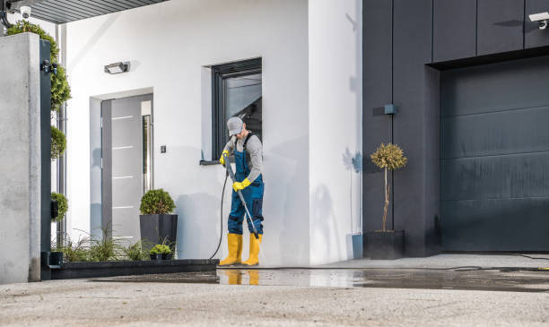 Best Pool Deck Cleaning  in Saylorville, IA